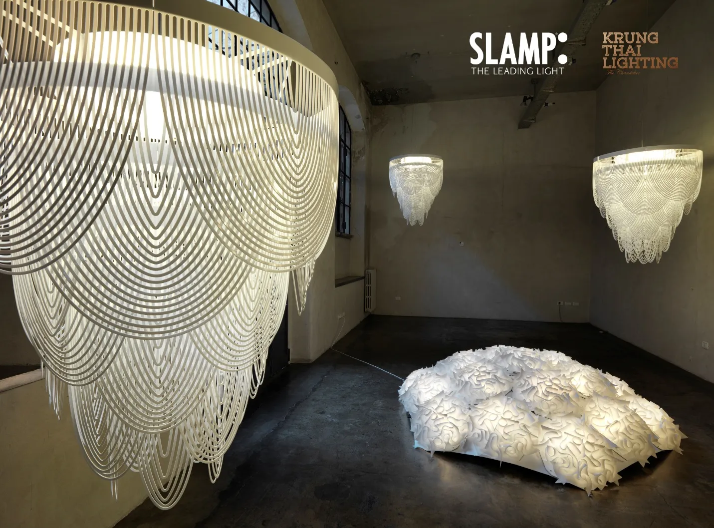 พลังของ “เส้นโค้ง” ในงานออกแบบโคมไฟ