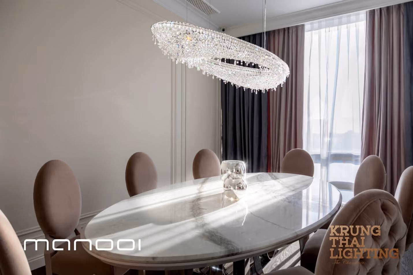 โคมไฟคริสตัลรูปทรงอสมมาตรที่เป็นเอกลักษณ์ของ Manooi