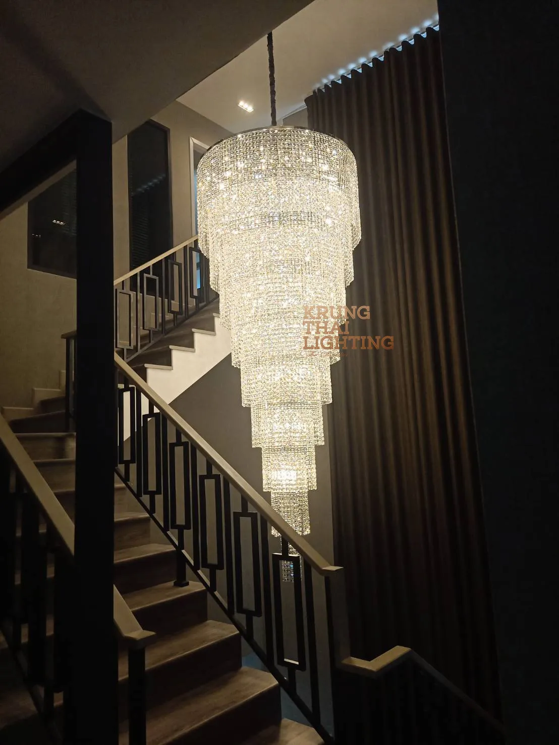 โคมไฟห้อยระย้า | กรุงไทยไล้ท์ติ้ง ร้านขายโคมไฟระย้าคริสตัล แต่งห้องหรู ได้ทุกสไตล์