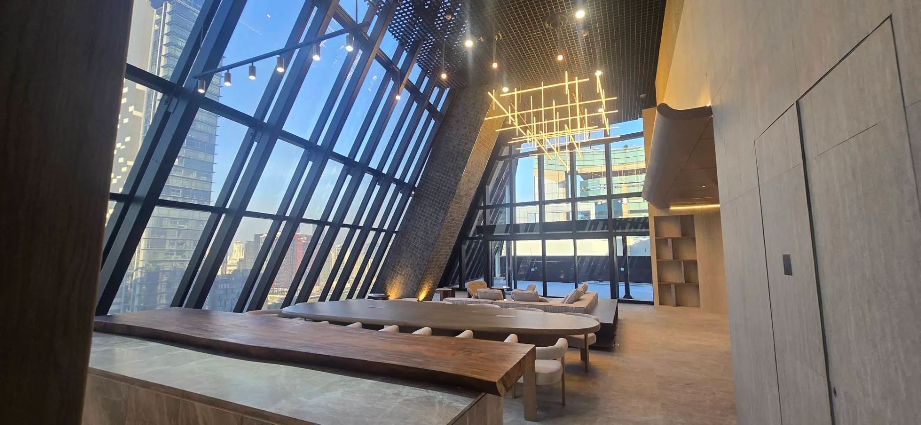 กรุงไทยไล้ท์ติ้ง ร้านขายโคมไฟระย้าคริสตัล แต่งห้องหรู ได้ทุกสไตล์